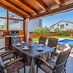 Pet Friendly In Skatari * Pula