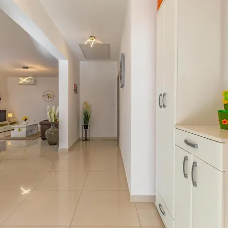 Pet Friendly Home In Skatari *