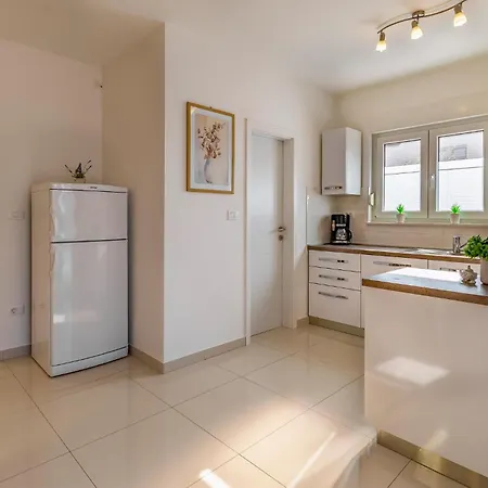 2 Bedroom Stunning In Skatari Semesterbostad *