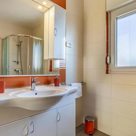 Pet Friendly Home In Skatari
