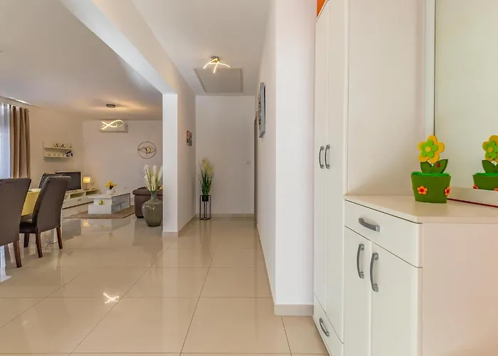 2 Bedroom Stunning Home In Skatari *