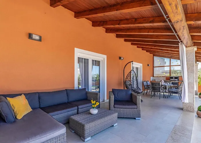 2 Bedroom Stunning Home In Skatari * Pula