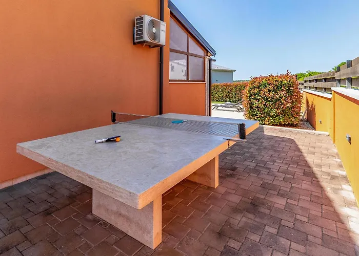 2 Bedroom Stunning Home In Skatari Pula