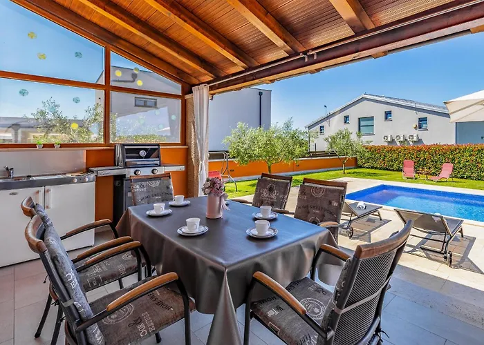 2 Bedroom Stunning Home In Skatari * Pula