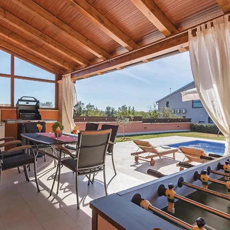 Cozy Home In Skatari With Outdoor Swimming Pool Holiday home Pula