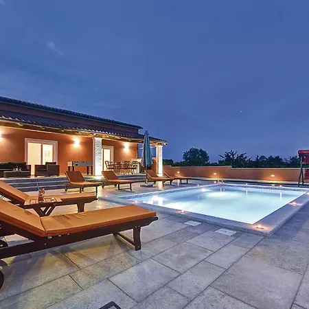Cozy Home In Skatari With Outdoor Swimming Pool Holiday home Pula