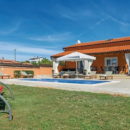 Cozy Home In Skatari With Outdoor Swimming Pool * Pula