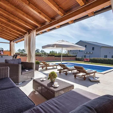 Cozy Home In Skatari With Outdoor Swimming Pool * Pula