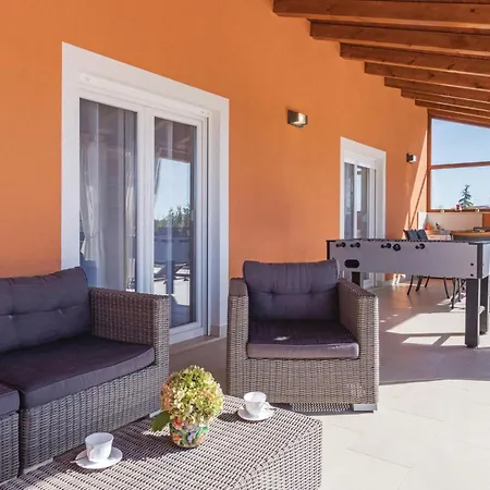 Cozy Home In Skatari With Outdoor Swimming Pool Holiday home