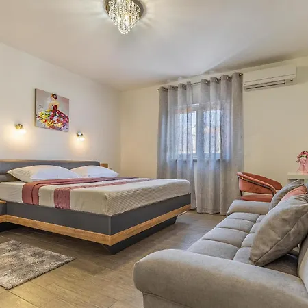 Cozy Home In Skatari With Outdoor Swimming Pool Holiday home Pula