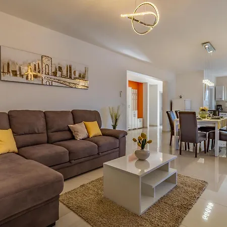 Holiday home Cozy Home In Skatari With Outdoor Swimming Pool *