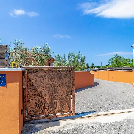 Pet Friendly Home In Skatari