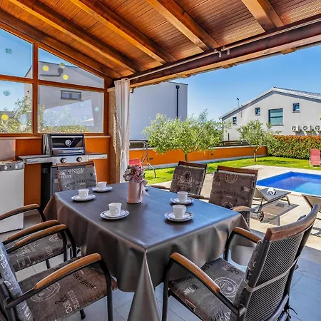 2 Bedroom Stunning In Skatari * Pola