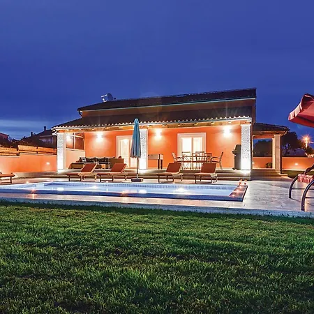 2 Bedroom Stunning In Skatari Casa vacanze *