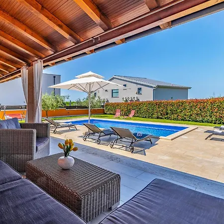 2 Bedroom Stunning In Skatari Casa vacanze Pola