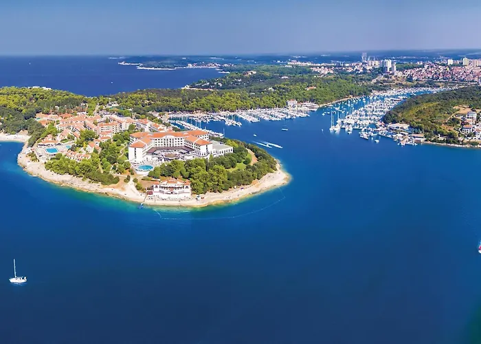 Semesterbostad 2 Bedroom Stunning In Skatari Pula