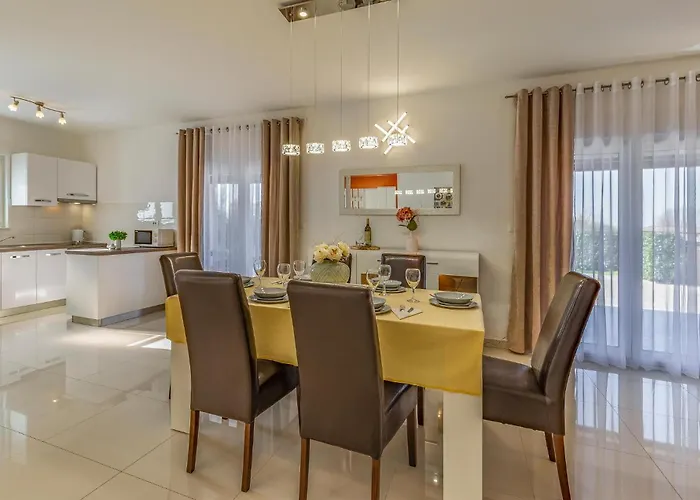 2 Bedroom Stunning In Skatari * Pula