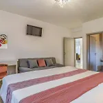 Pet Friendly In Skatari Пула