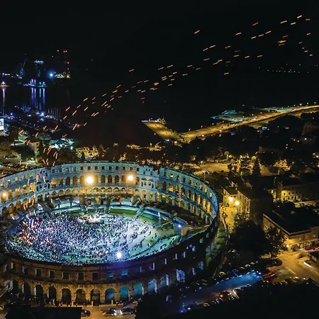 Сasa de vacaciones 2 Bedroom Stunning In Skatari Pula