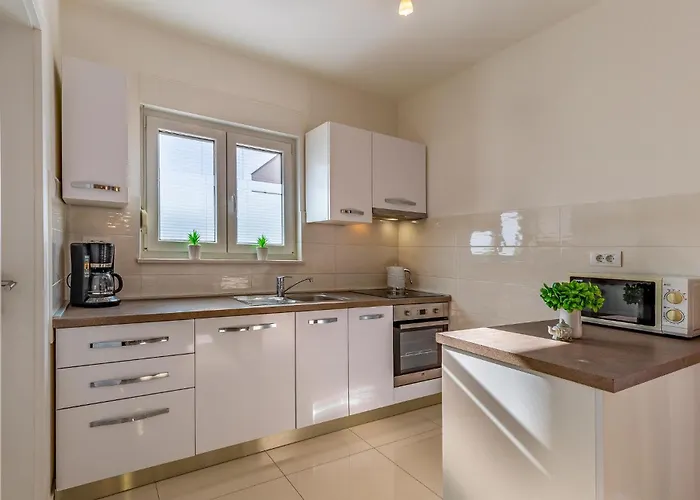 2 Bedroom Stunning Home In Skatari