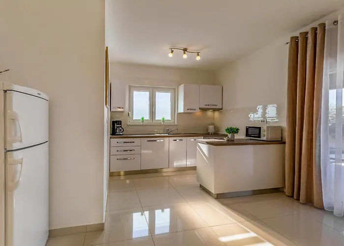 2 Bedroom Stunning Home In Skatari * Pula