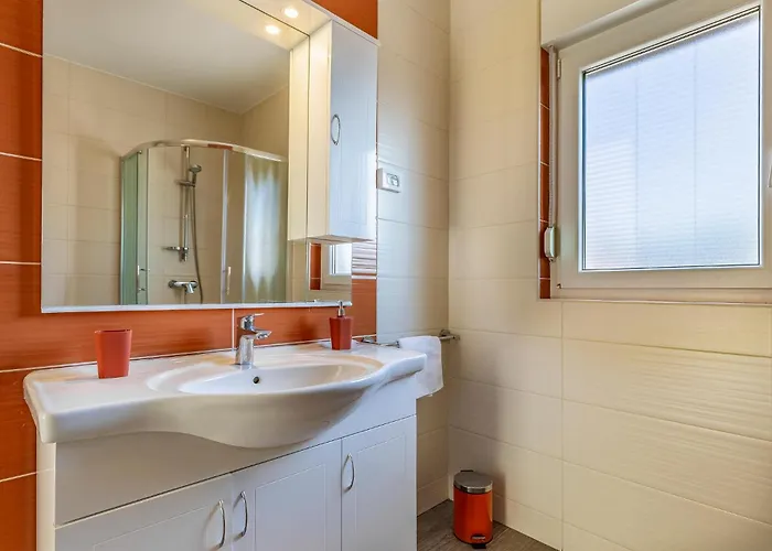 2 Bedroom Stunning Home In Skatari