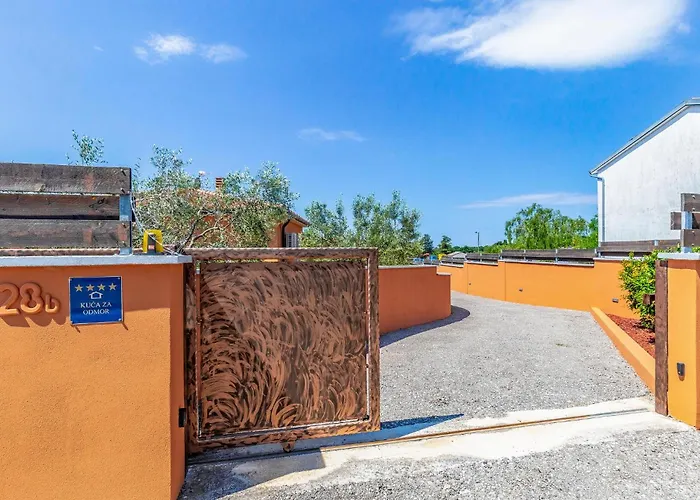 2 Bedroom Stunning Home In Skatari